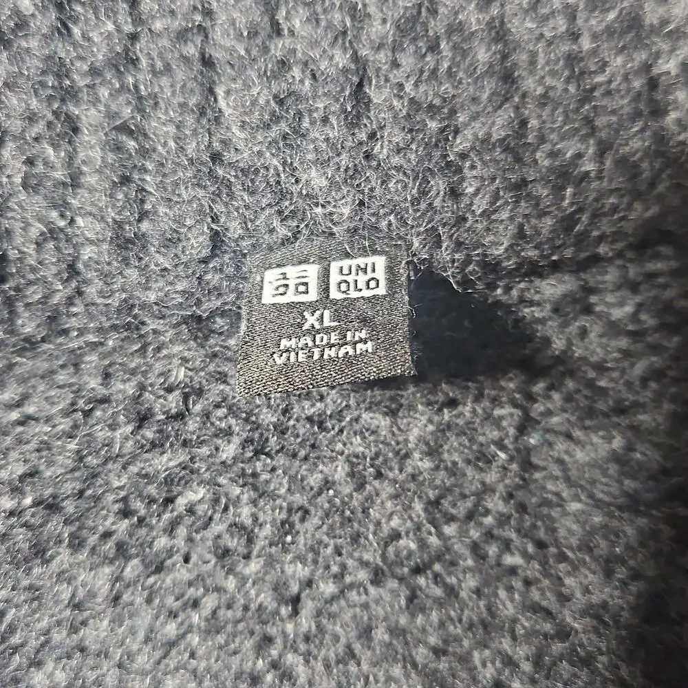 Uniqlo Sweater Mens Medium Grey Pullover Mock Neck Acrylic/Wool Blend Sweater